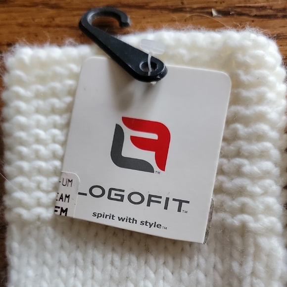 Michagan Wolverines White Mittens with Logo NWT - Picture 3 of 4